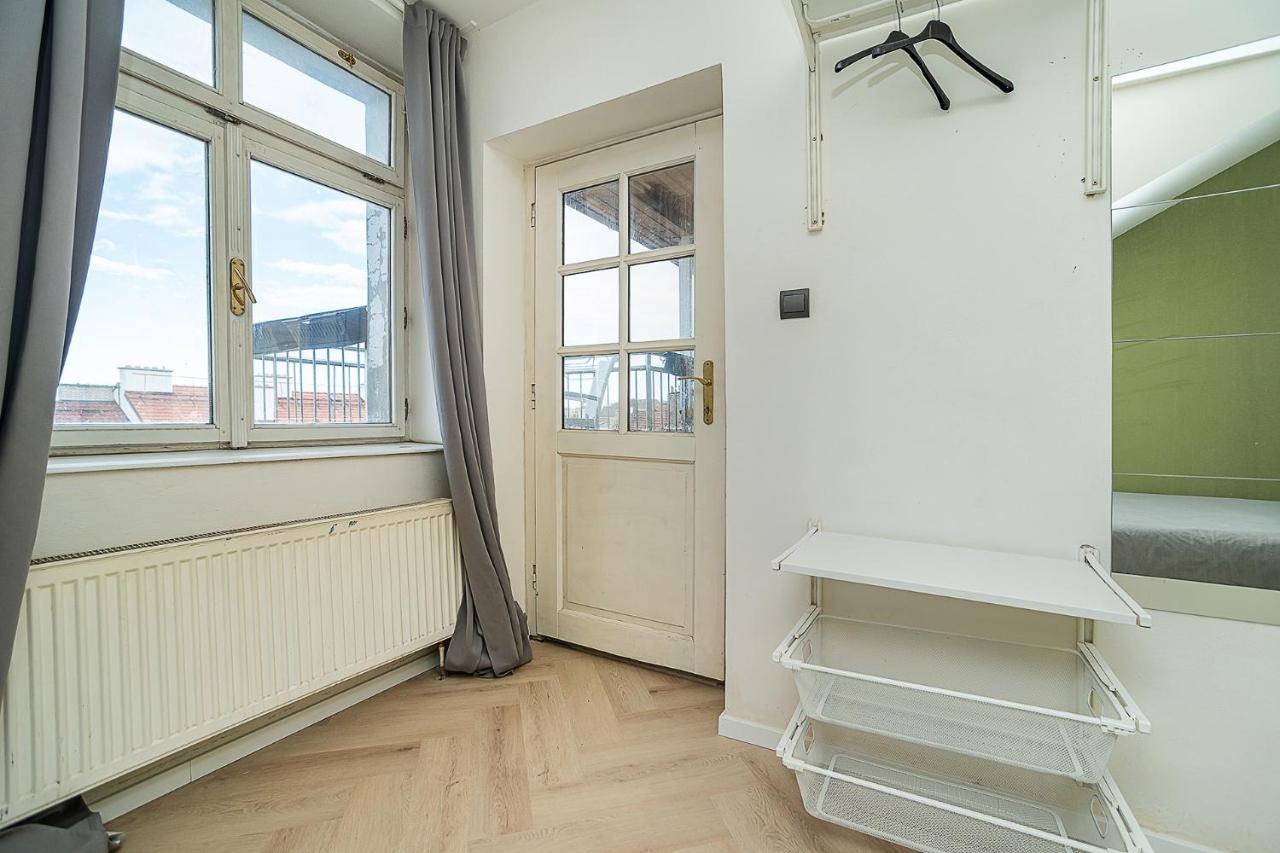 Big 4-Bedroom Flat, Terrace With Great Vitkov View Praga Zewnętrze zdjęcie